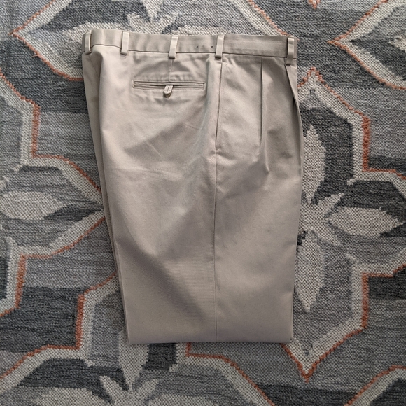 Jos A Bank travelers pleated pant - Picture 1 of 5